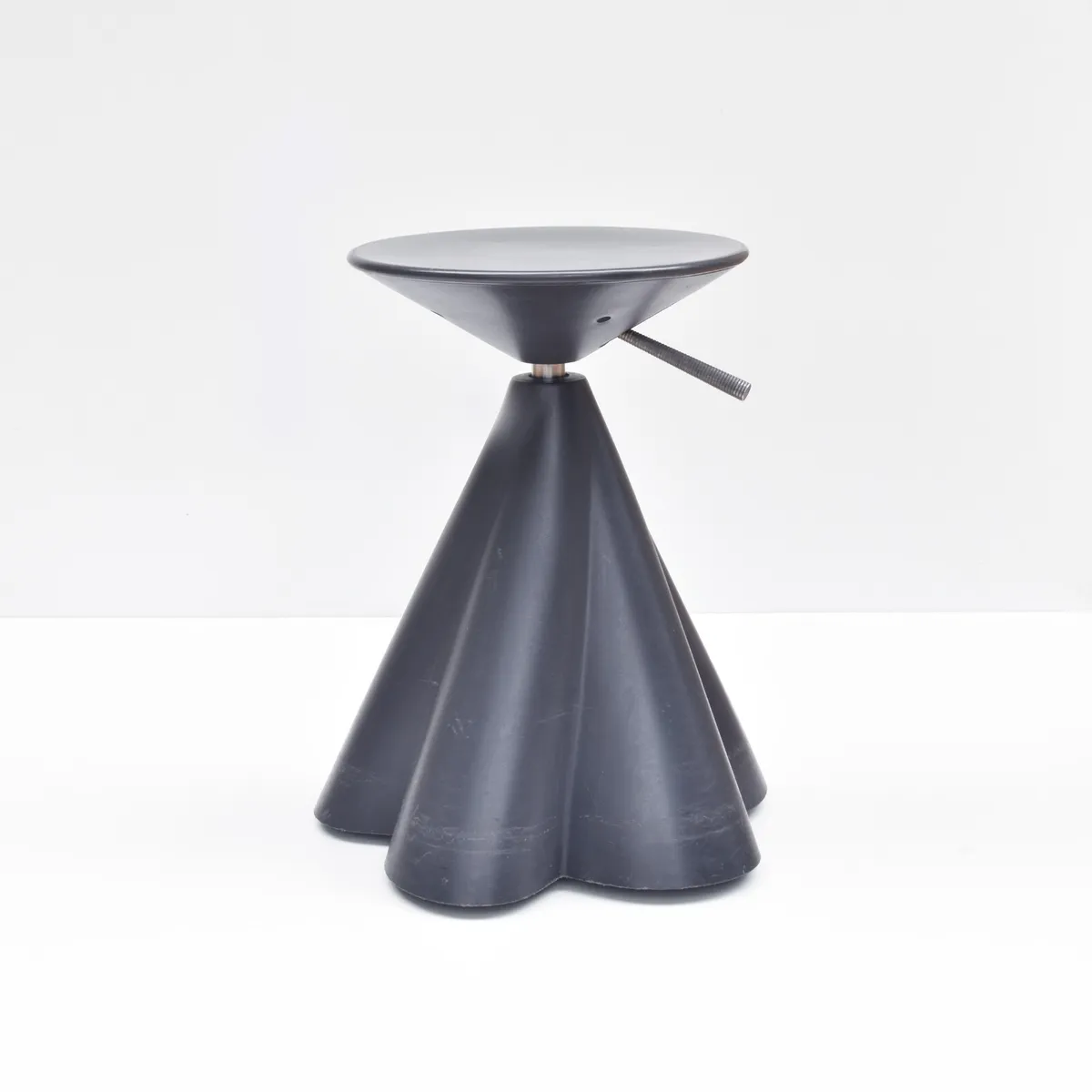 Tabouret Indispensabili, 1989